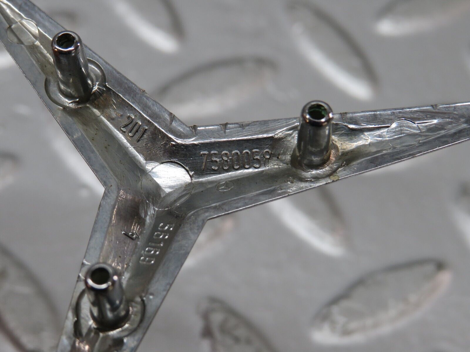 33963 Mercedes-Benz W124 260E Chrome Rear Emblem 2017580058