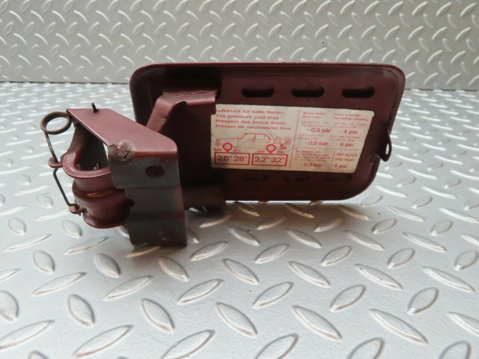 4160 Mercedes-Benz C123 230CE Coupe Fuel Tank Flap Cap 1235840039