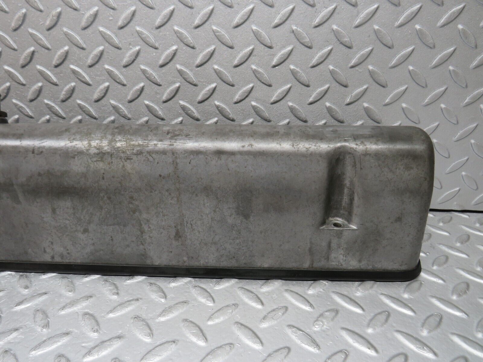 37636 Mercedes-Benz W109 300SEL Cylinder Head Valve Cover Left 1160161805