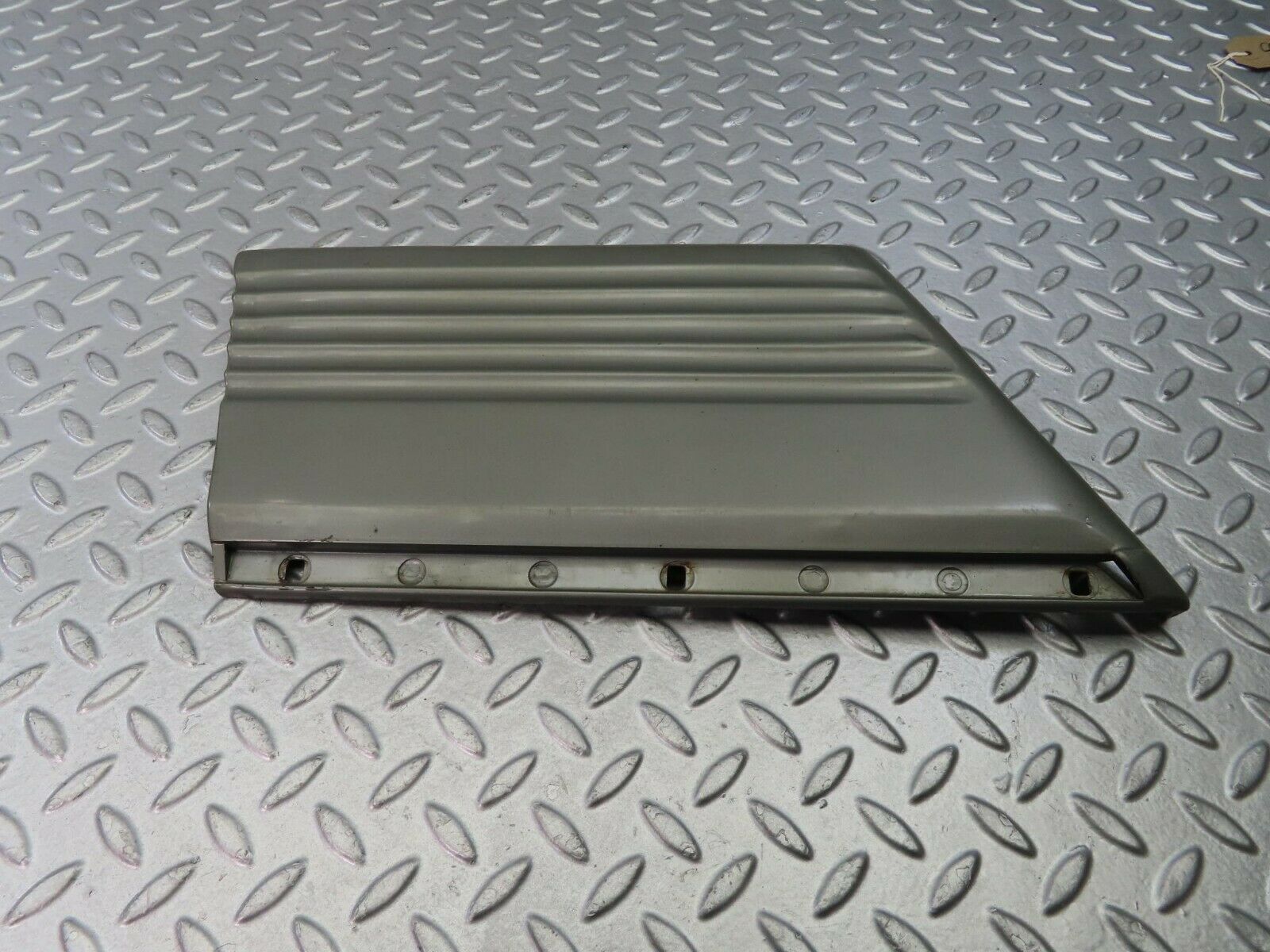 9073 Mercedes-Benz W126 Front Left Fender Wing Moulding Trim 1266902140