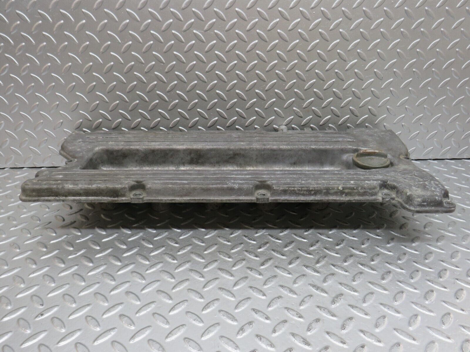 28071 Mercedes-Benz W123 280E Cylinder Head Valve Cover 1100160905