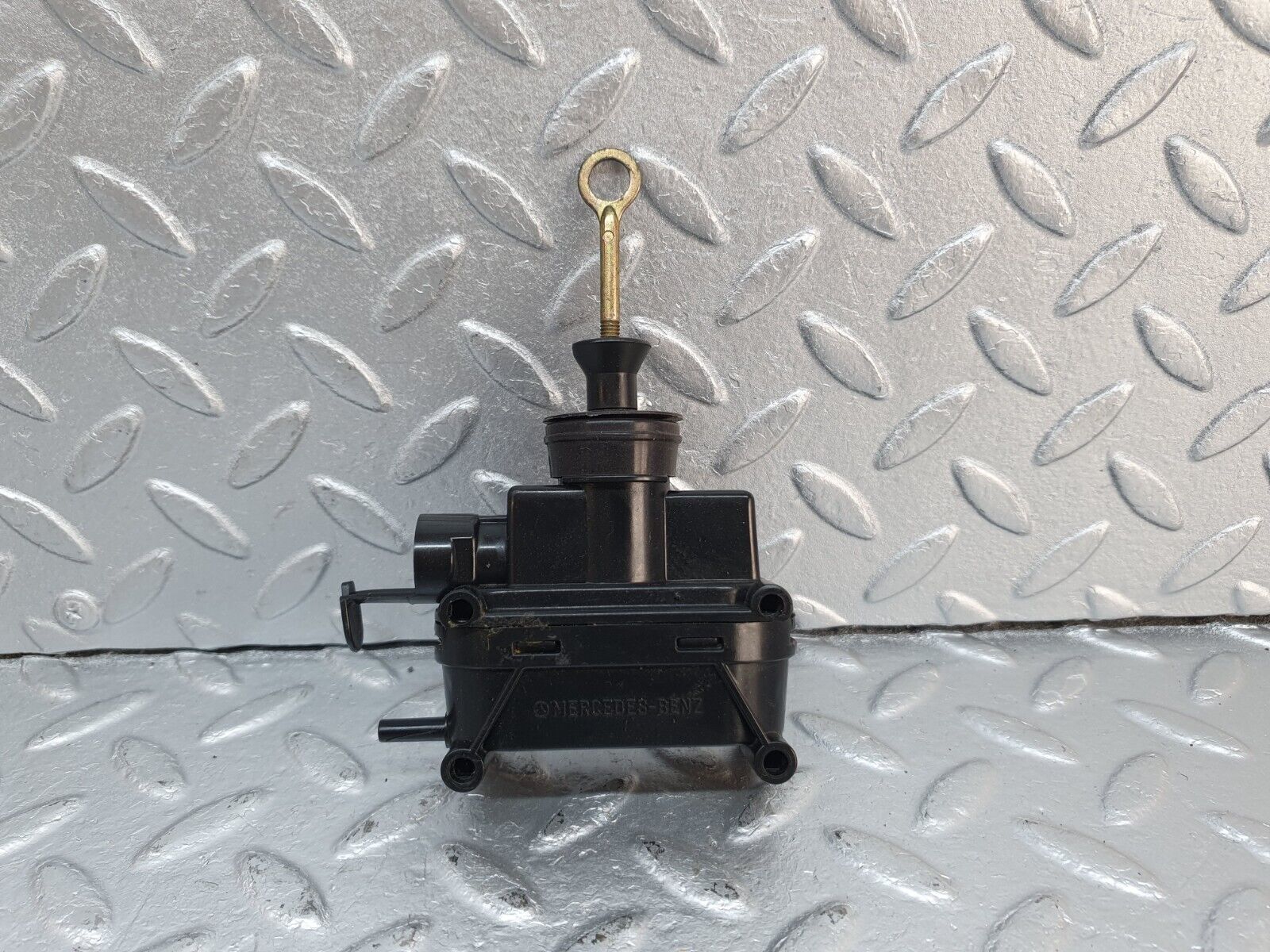 41557 Mercedes-Benz W124 200E Right Door Lock Vacuum Actuator