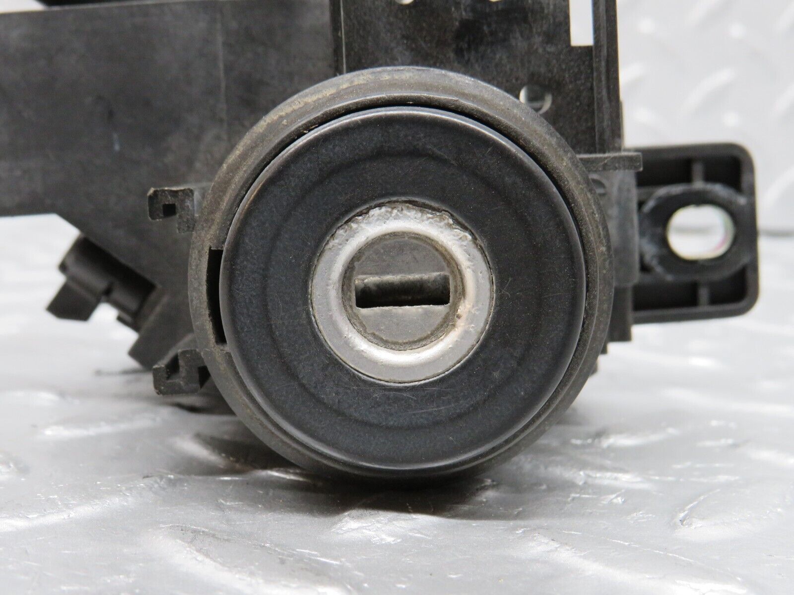 39772 Mercedes-Benz R129 320SL Coupe Trunk Lock With Key