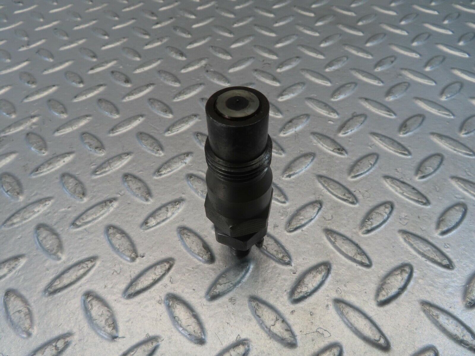 10983 Mercedes-Benz W115 220D Fuel Injector Bosch KCA30sd27/4