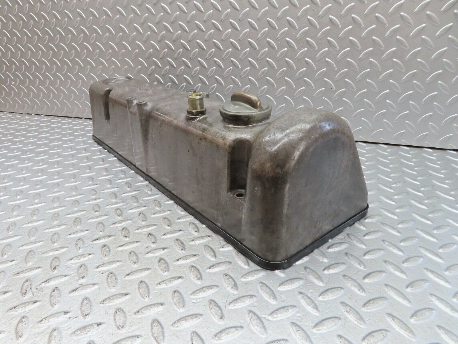 19271 Mercedes-Benz W123 300D Cylinder Head Valve Cover 6170160305