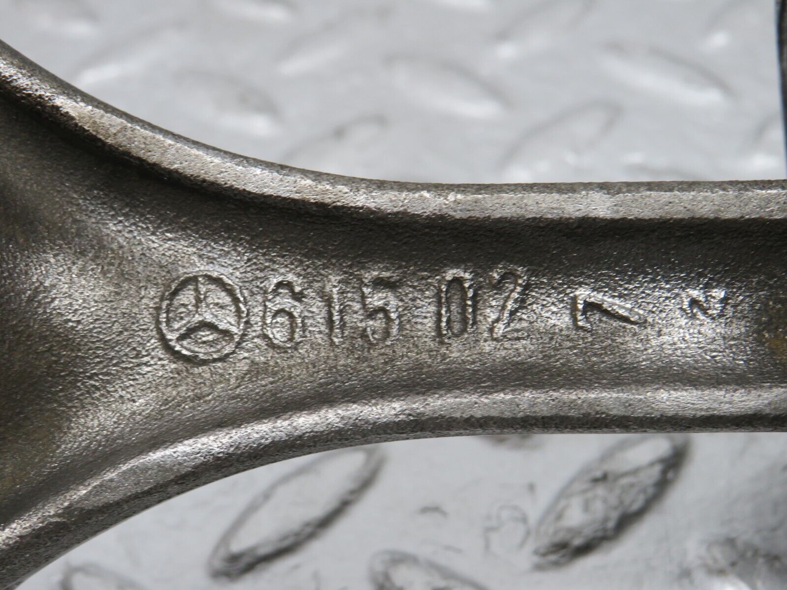 32933 Mercedes-Benz W123 300D Piston With Connecting Rod 90.875 mm 61502