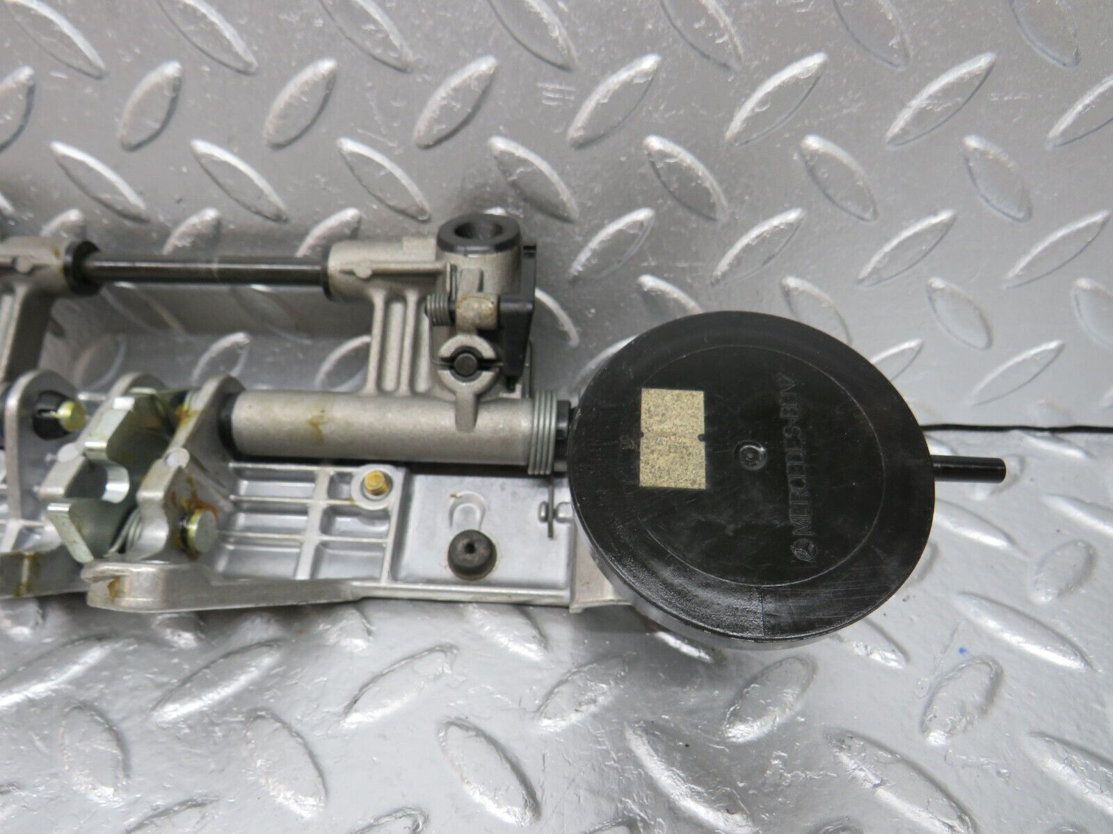 34026 Mercedes-Benz W124 260E Headrest Folding Mechanism