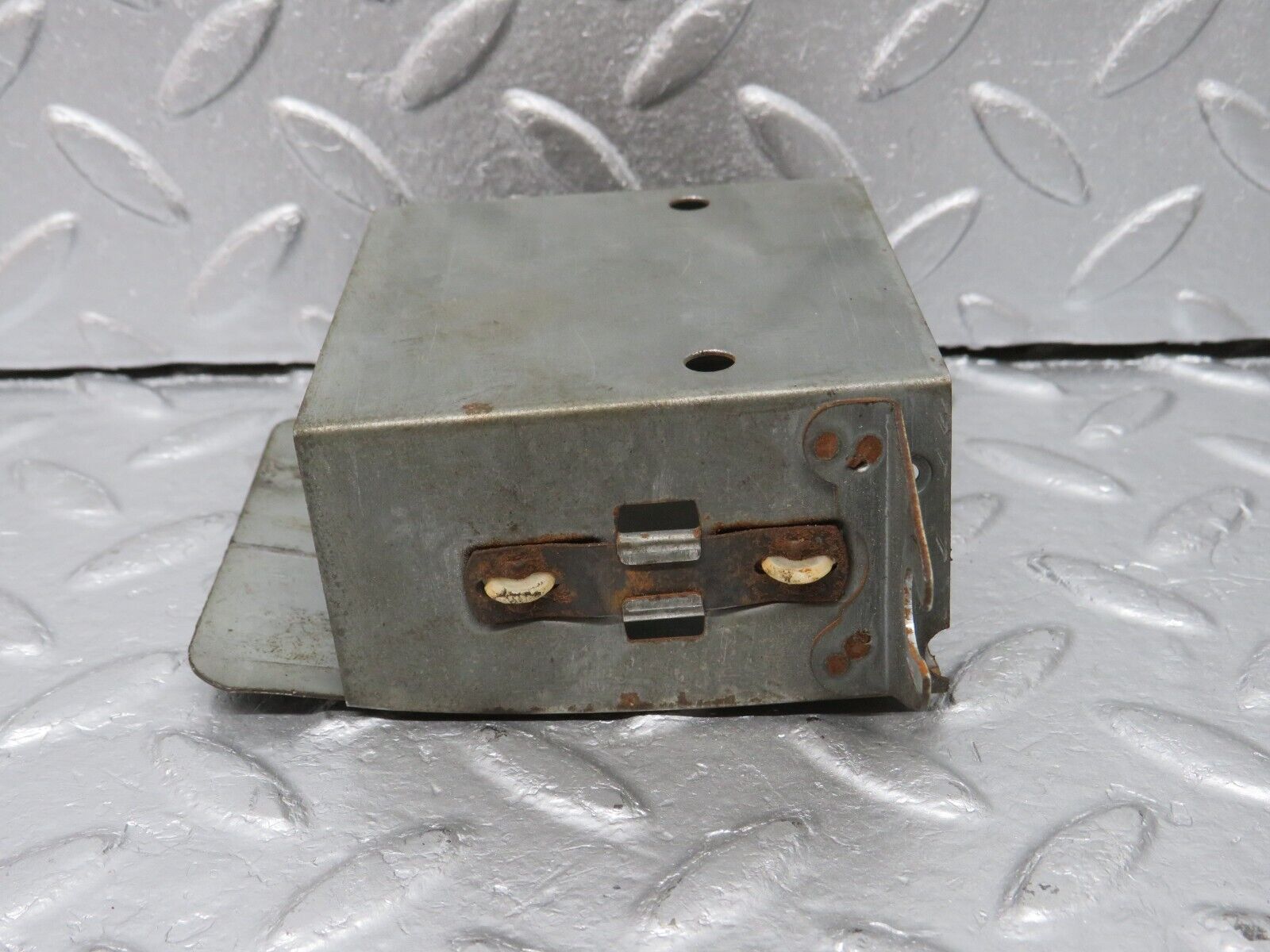 40332 Mercedes-Benz W110 230 Ashtray Frame