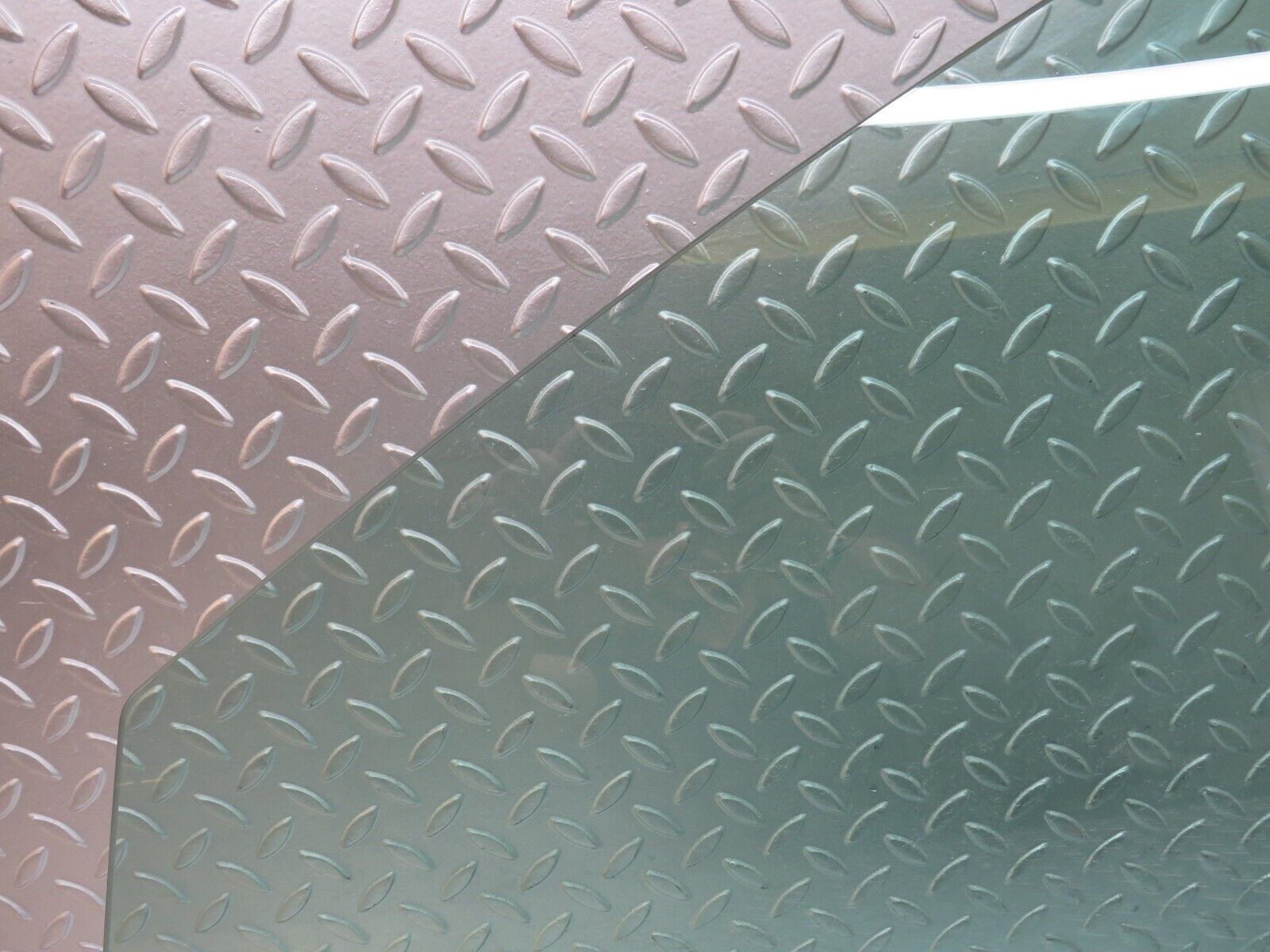 35168 Mercedes-Benz W221 Front Left Door Window Glass