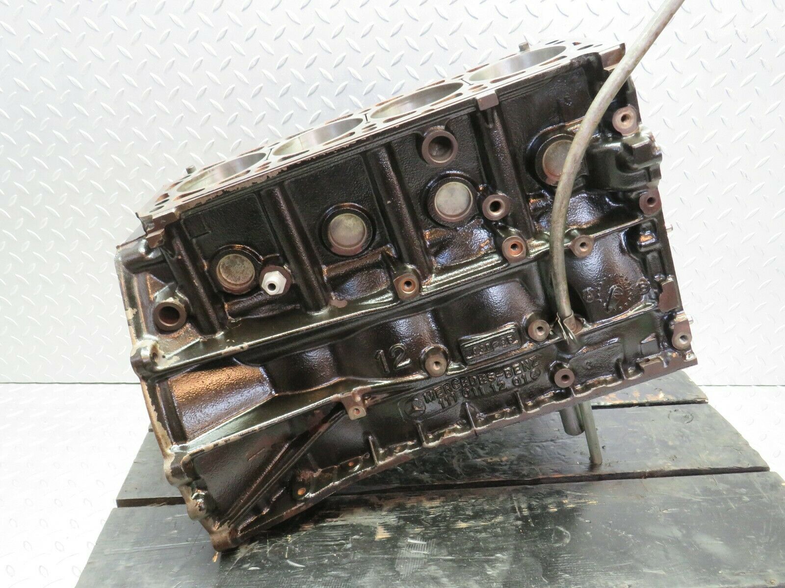 22642 Mercedes-Benz C124 E220 Coupe Engine Block 1110111201 M111.960