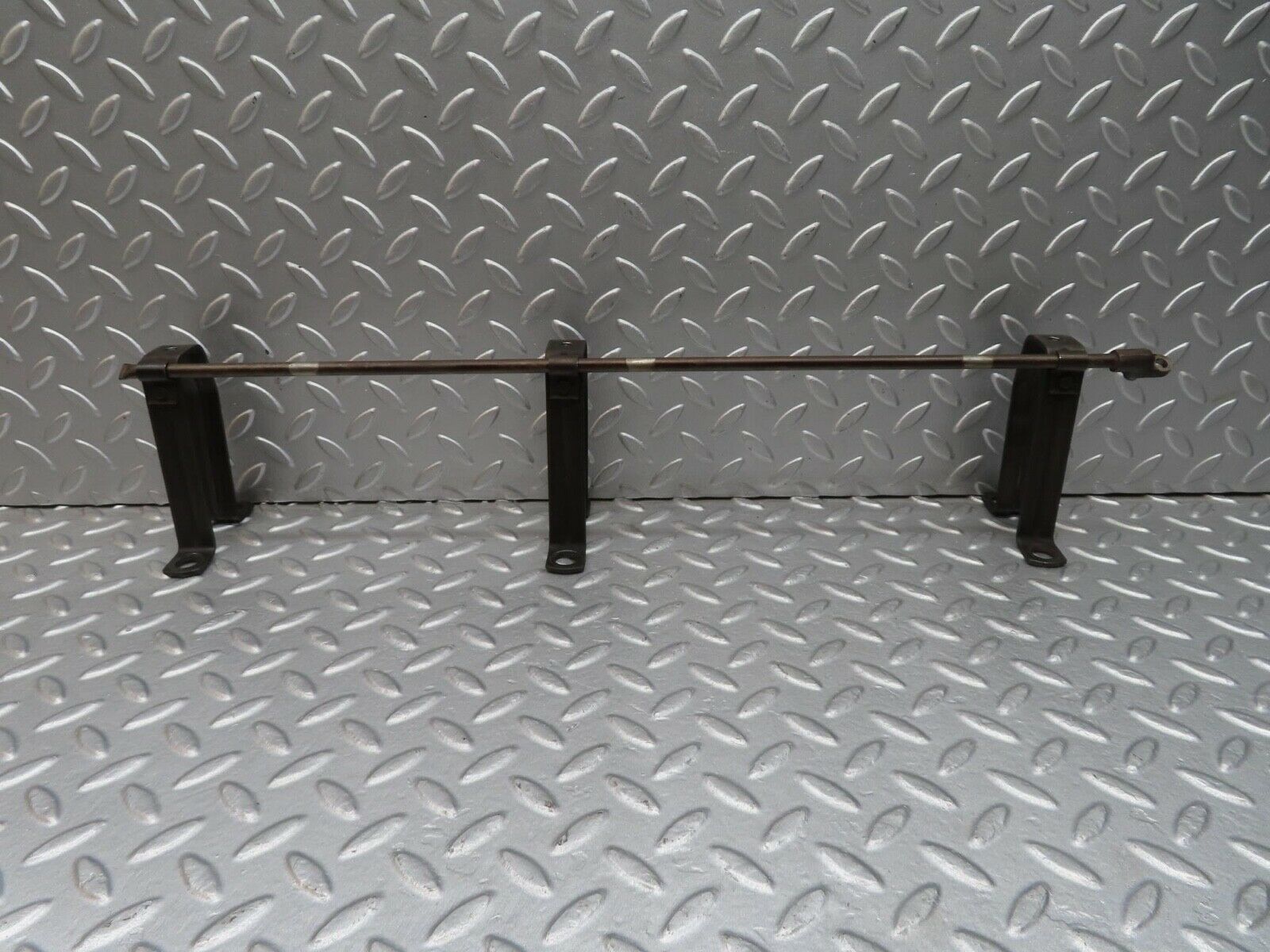 12918 Mercedes-Benz W111 220SE Camshaft Oil Tube With Rocker Cover Supports