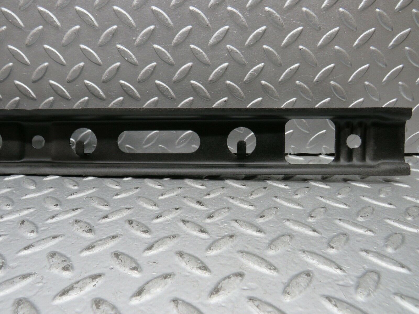 21872 Mercedes-Benz W123 Front Bumper Centre Bracket