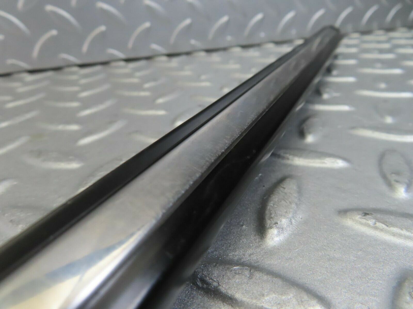 10248 Mercedes-Benz W123 Rear Left Door Centre Moulding Trim