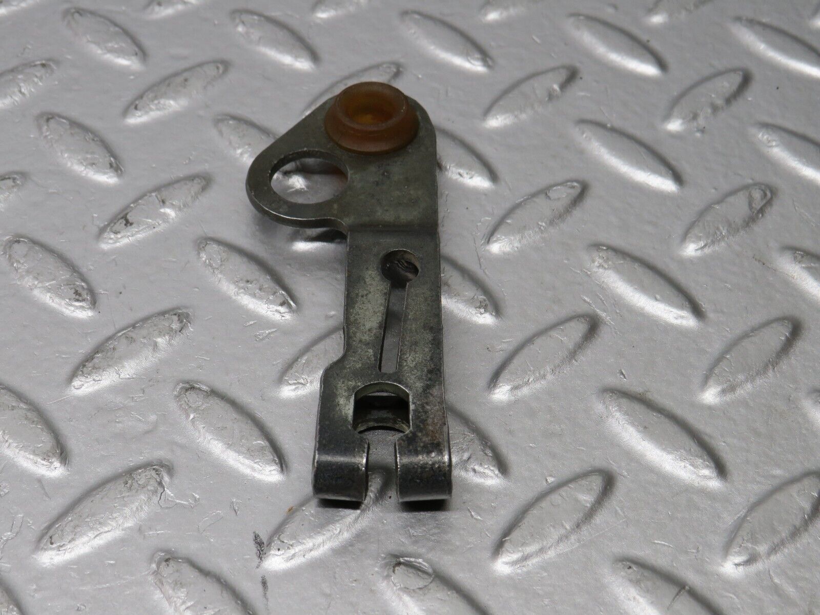 39707 Mercedes-Benz R129 320SL Coupe Automatic Gearbox Linkage Bracket