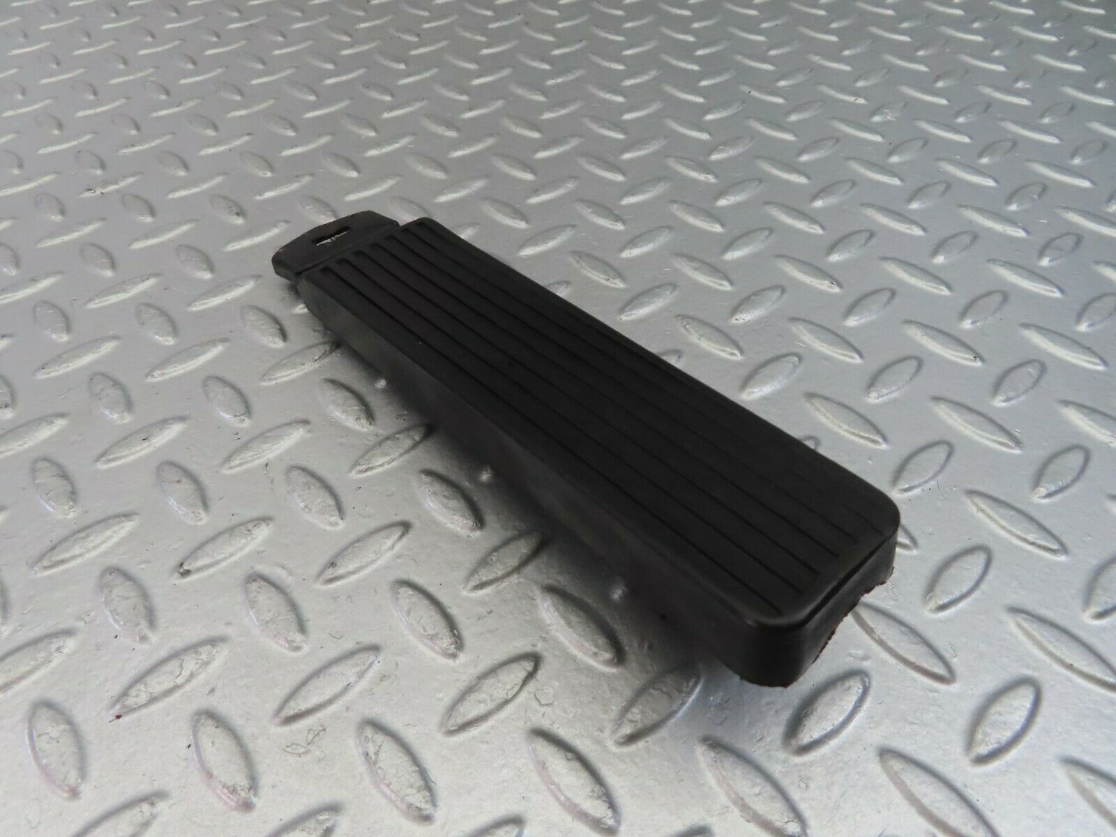 9940 Mercedes-Benz C123 230CE Coupe Accelerator Pedal With Rubber 1233010082