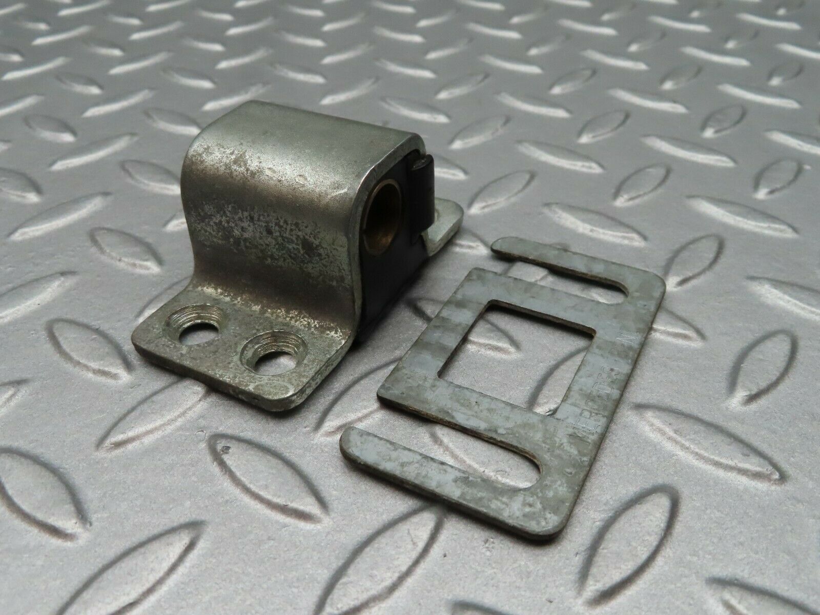 3723 Mercedes-Benz S123 200T Wagon Door Lock Latch Right Side