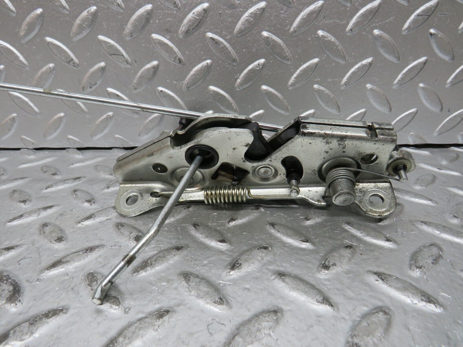 27835 Mercedes-Benz S124 300TE Wagon Rear Right Seat Bench Locking Mechanism