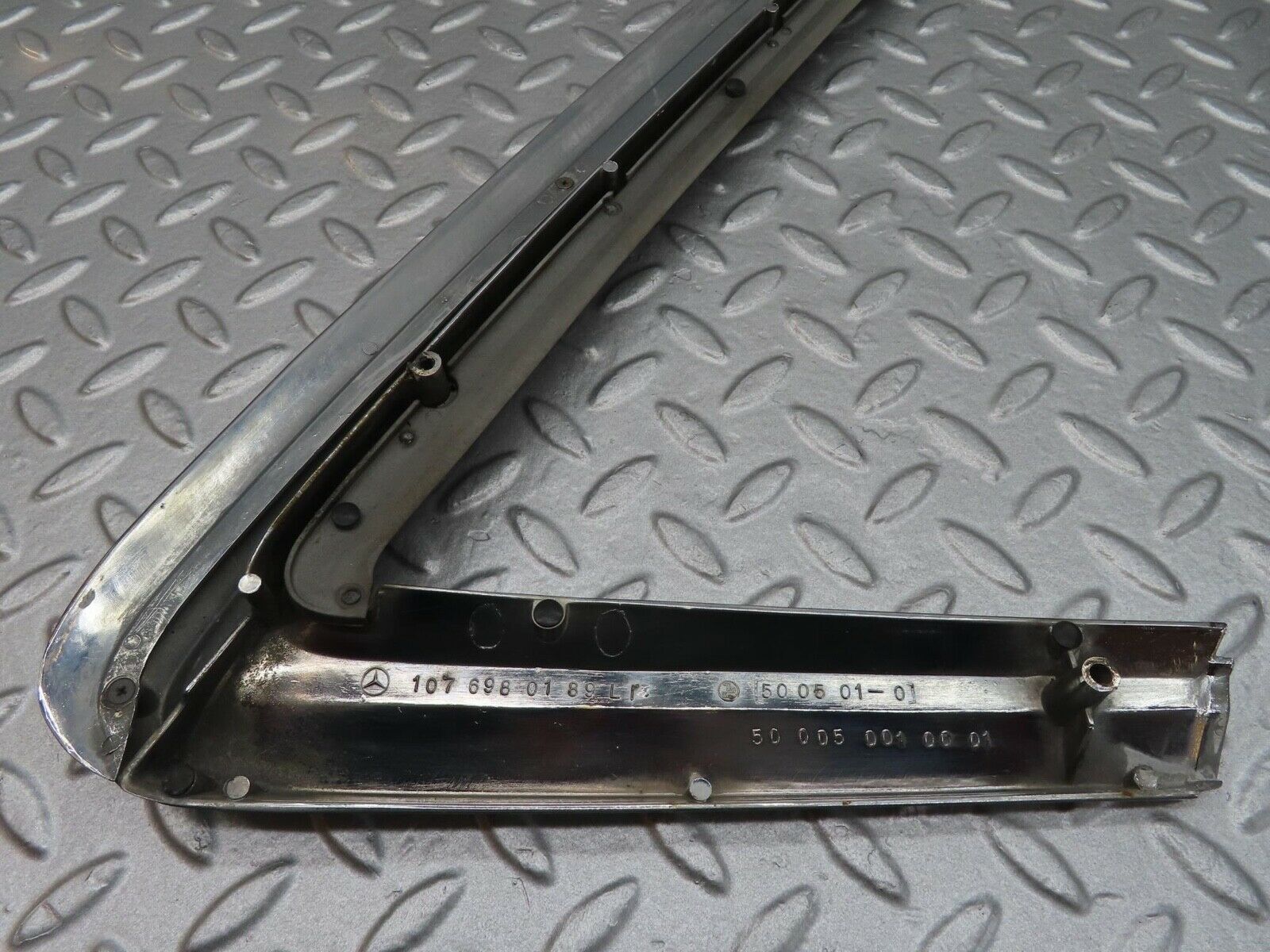 13996 Mercedes-Benz C107 280SLC Quarter Window Trim Left 1076980189