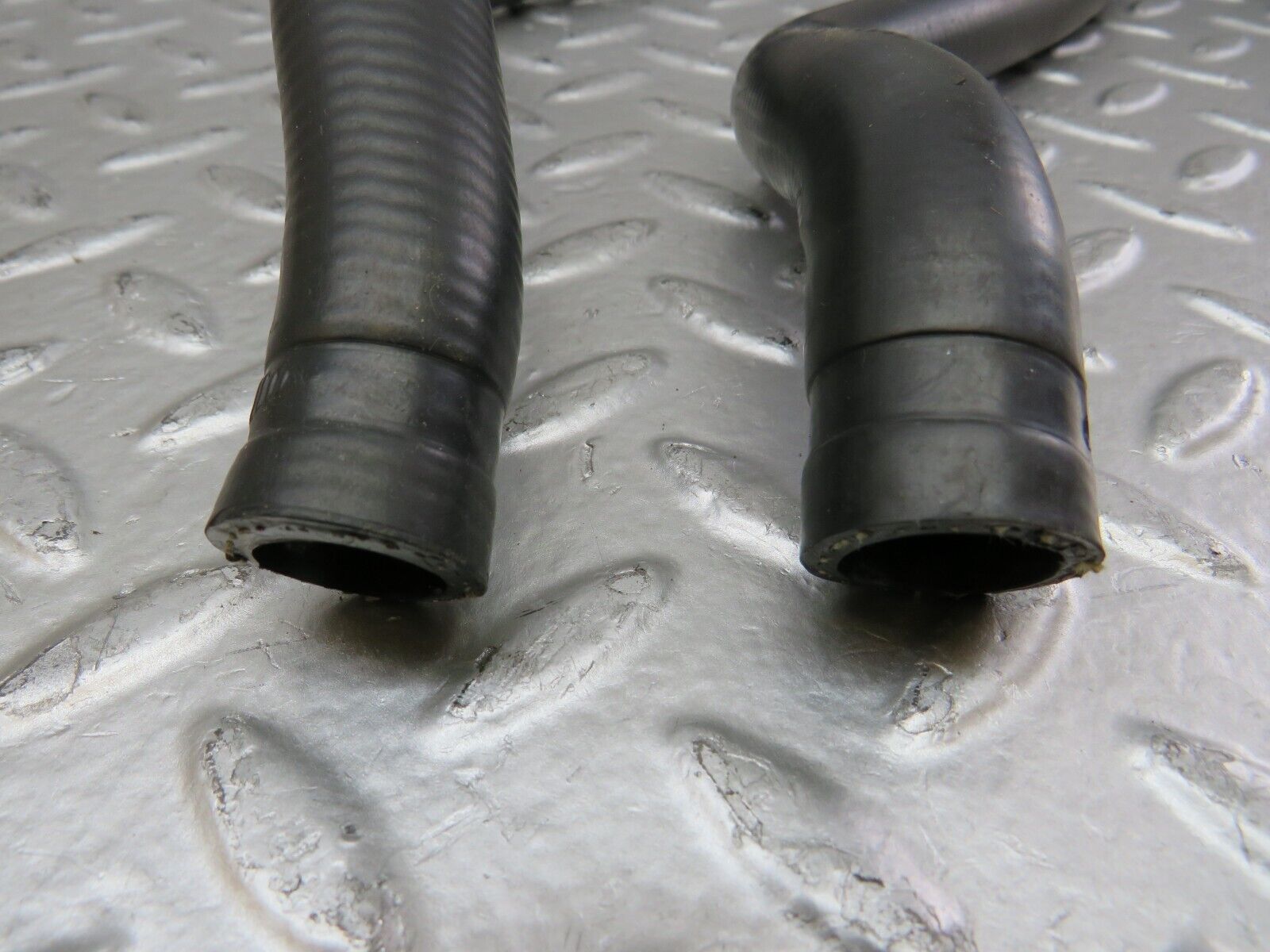 26606 Mercedes-Benz C124 220CE Heater Hose Pipe Pair 1248327193 1248327093