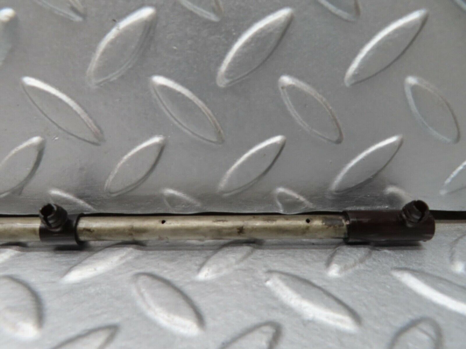 16557 Mercedes-Benz C107 350SLC Coupe Camshaft Oil Tube