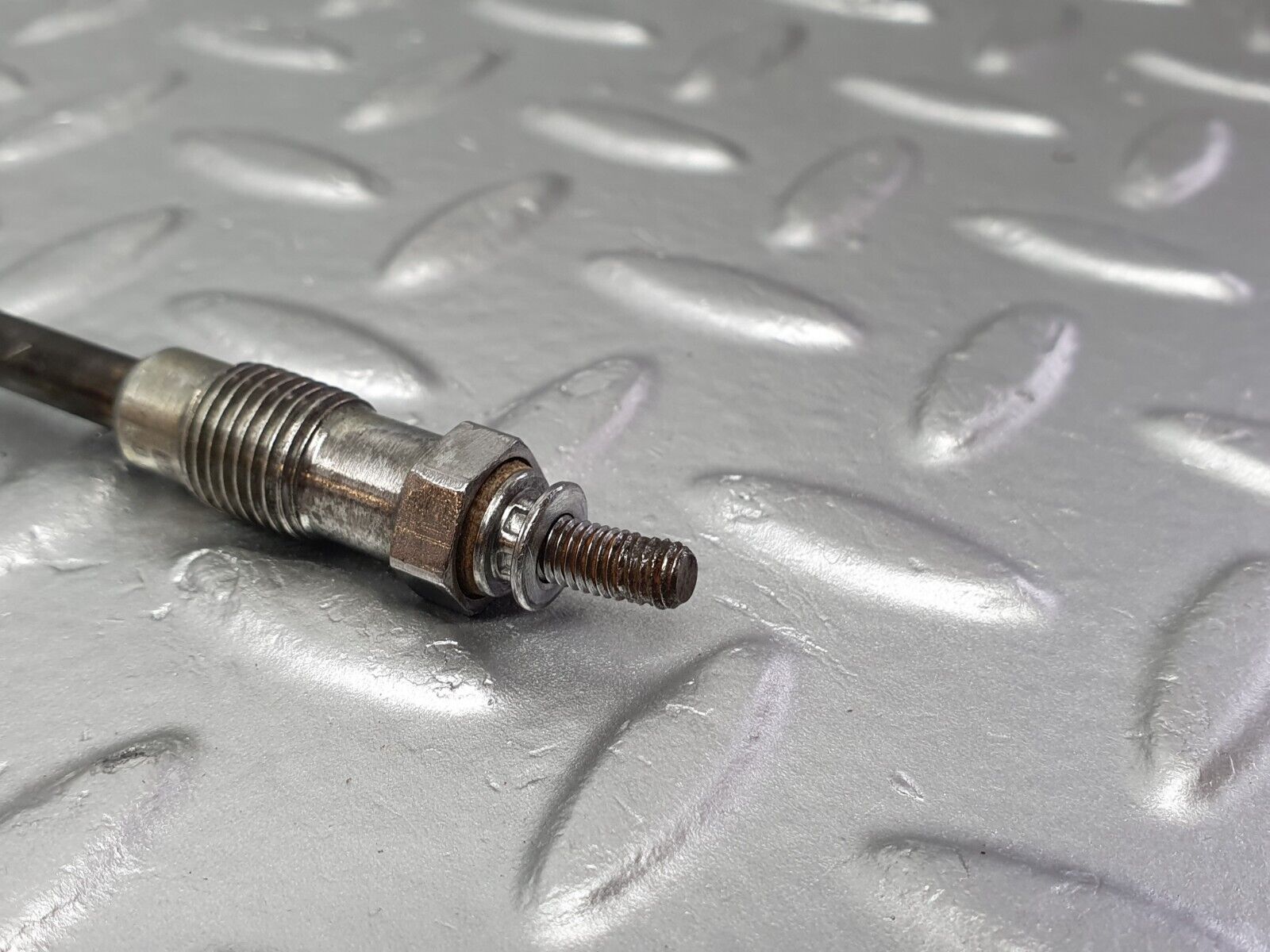 40848 Mercedes-Benz W123 300D Glow Plug Beru 0100221107