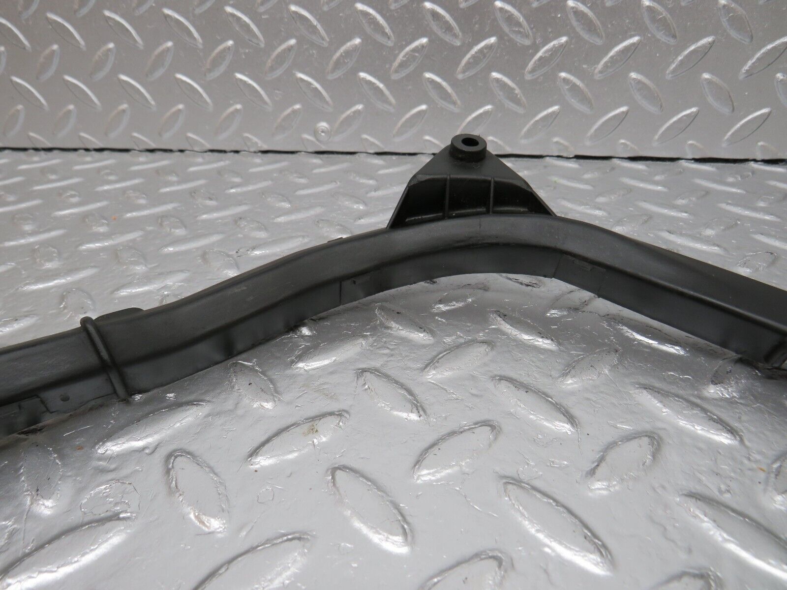 34105 Mercedes-Benz W124 260E Engine Wire Bracket Holder 1031590213