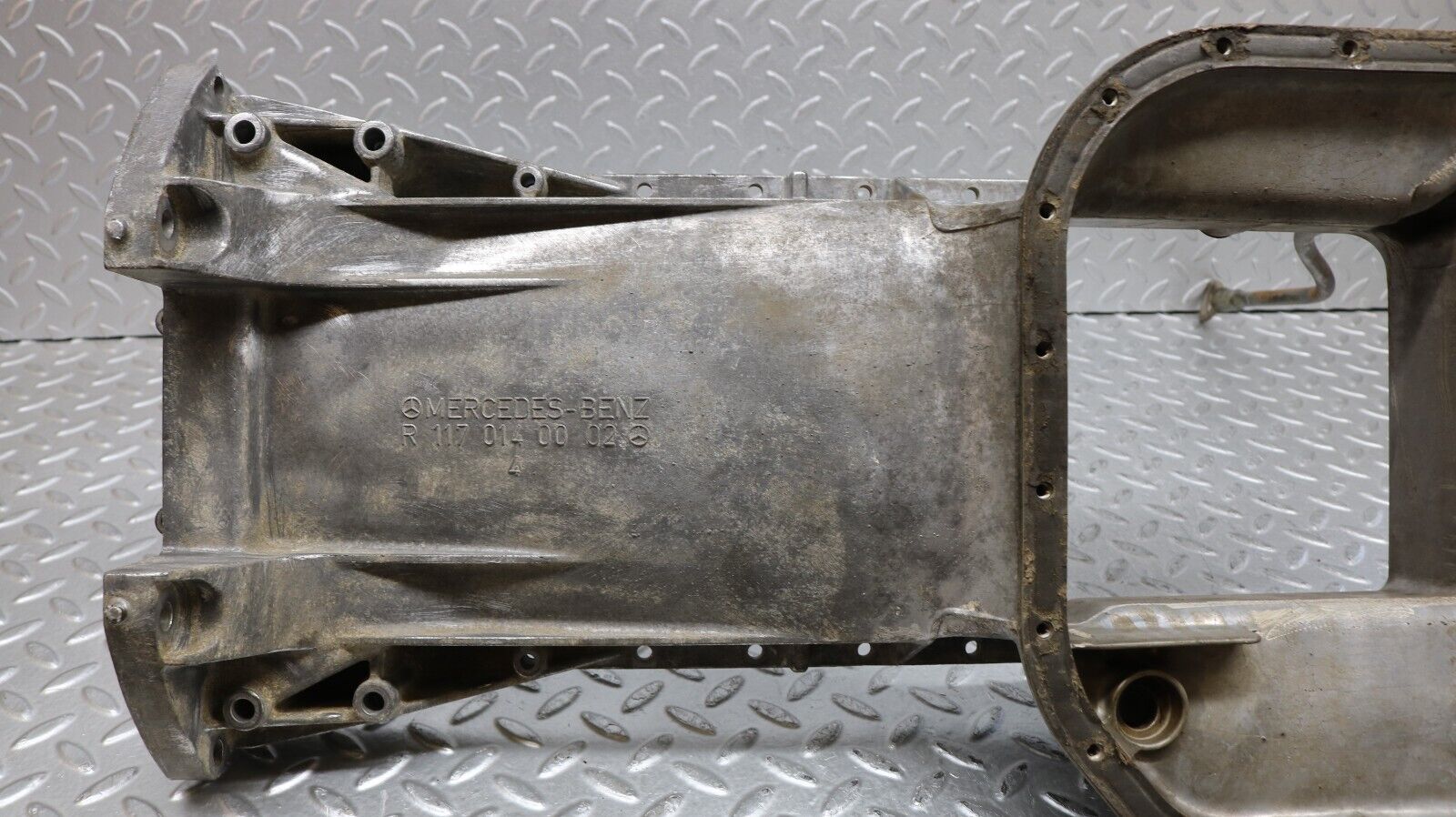 37172 Mercedes-Benz C126 420SEC Coupe Oil Pan Oil Sump 1170140002