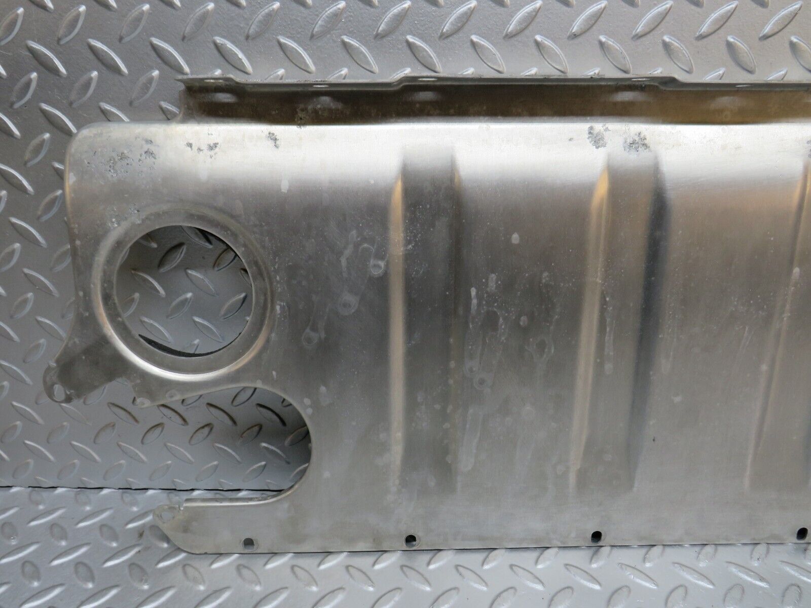 39520 Mercedes-Benz R129 320SL Coupe Fuel Tank Rear Cover