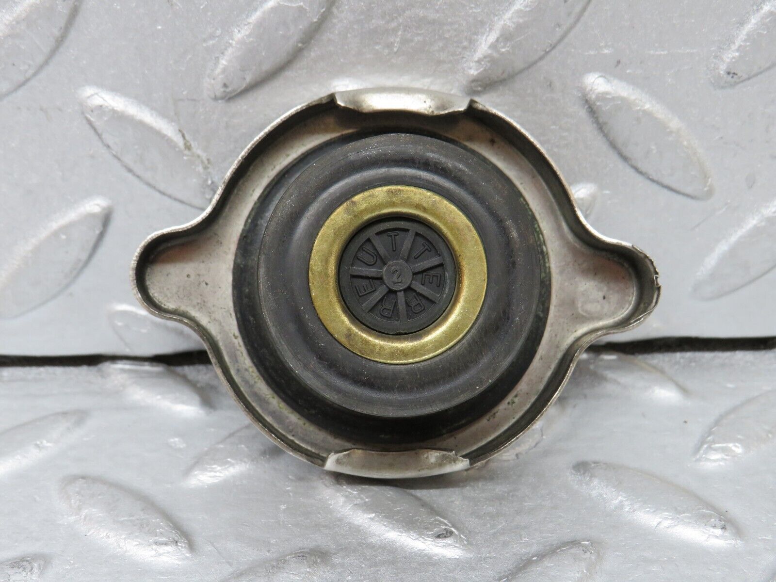 37741 Mercedes-Benz A124 320E Cabriolet Radiator Cap
