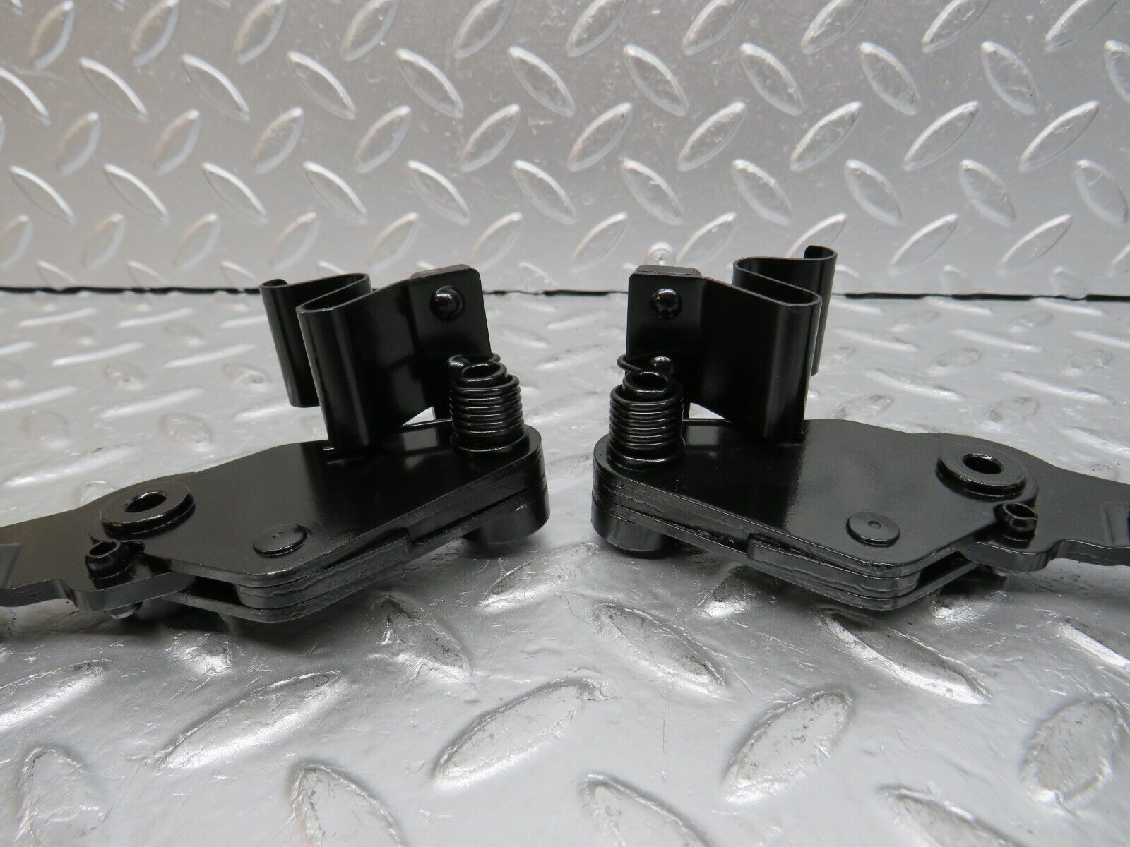 32546 Mercedes-Benz S124 300TE Wagon Trunk Floor Cover Hinge Pair