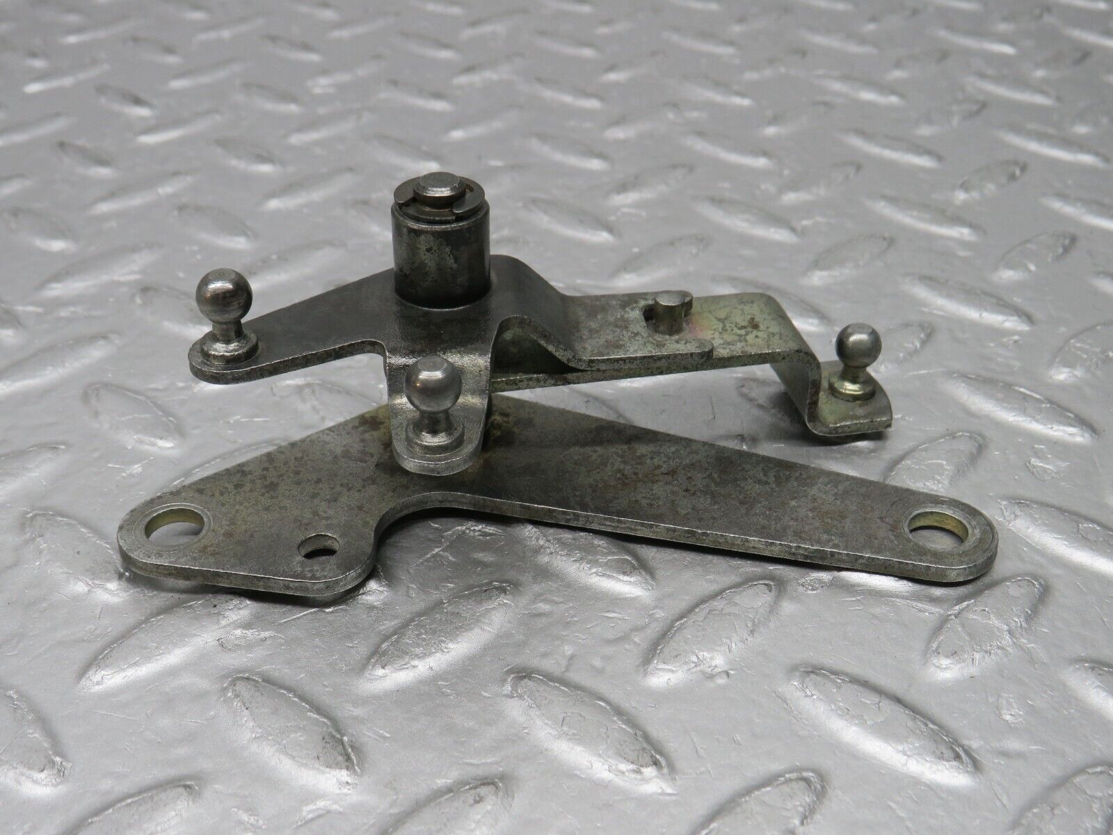 37563 Mercedes-Benz W109 300SEL Throttle Linkage