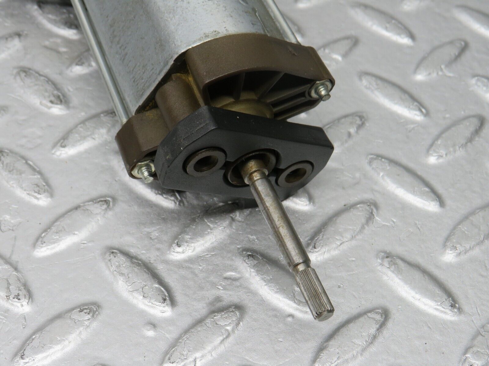 36847 Mercedes-Benz R129 300SL-24 Front Left Seat Adjustment Motor Bosch 1298205542 0130008032