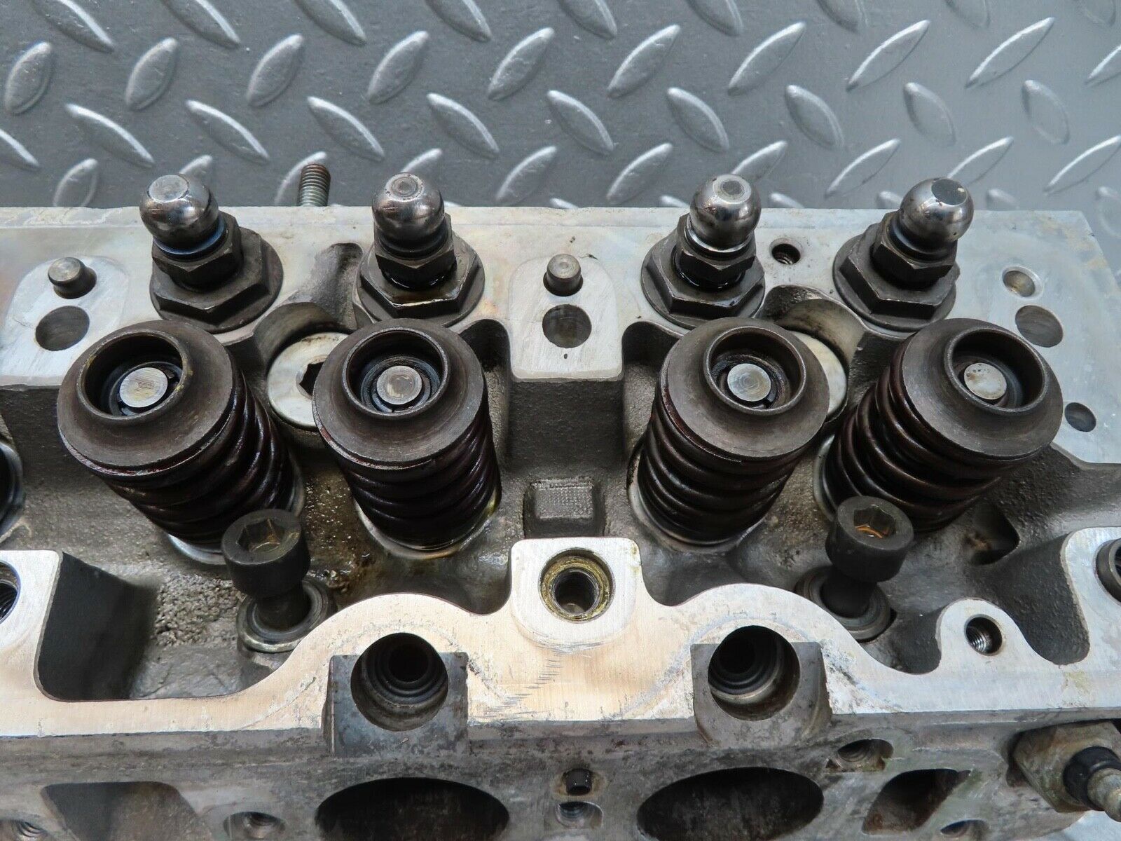 16532 Mercedes-Benz C107 350SLC Coupe Cylinder Head Right Side 1160161901