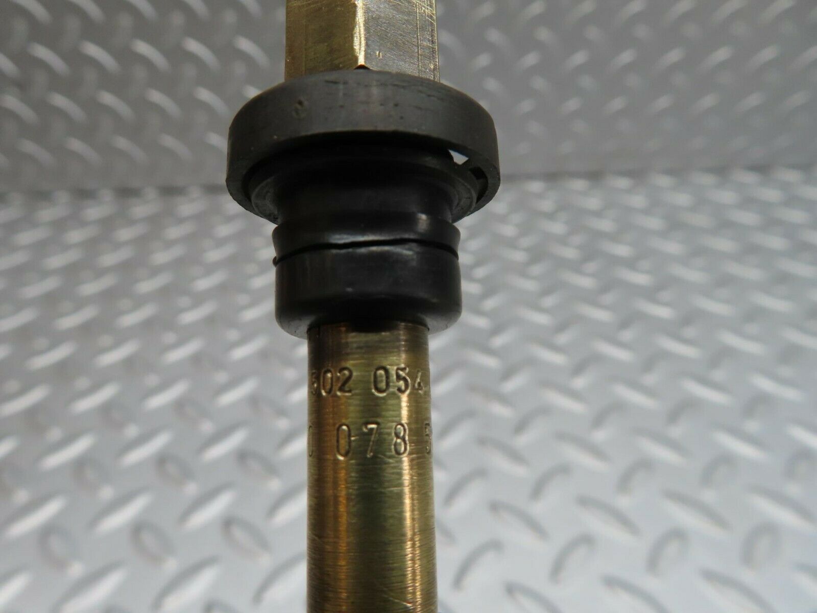 12172 Mercedes-Benz R129 300SL Coupe Fuel Injector 0437502054