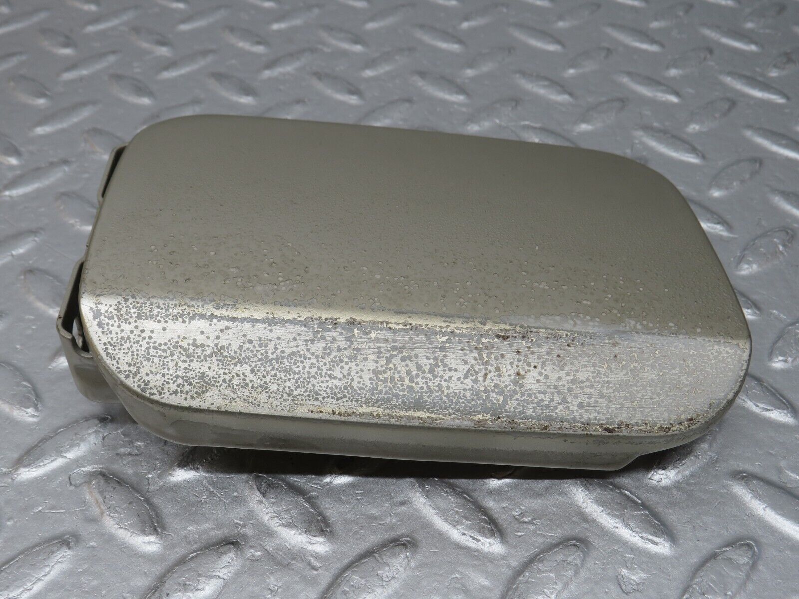 36548 Mercedes-Benz W201 190E 2.0L Fuel Tank Flap Cap 2015842839