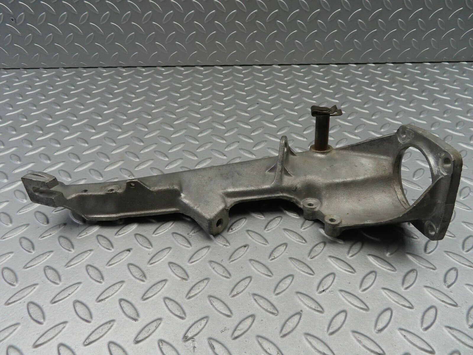 7186 Mercedes-Benz C107 350SLC Coupe Brake Pedal Bracket 1072940901