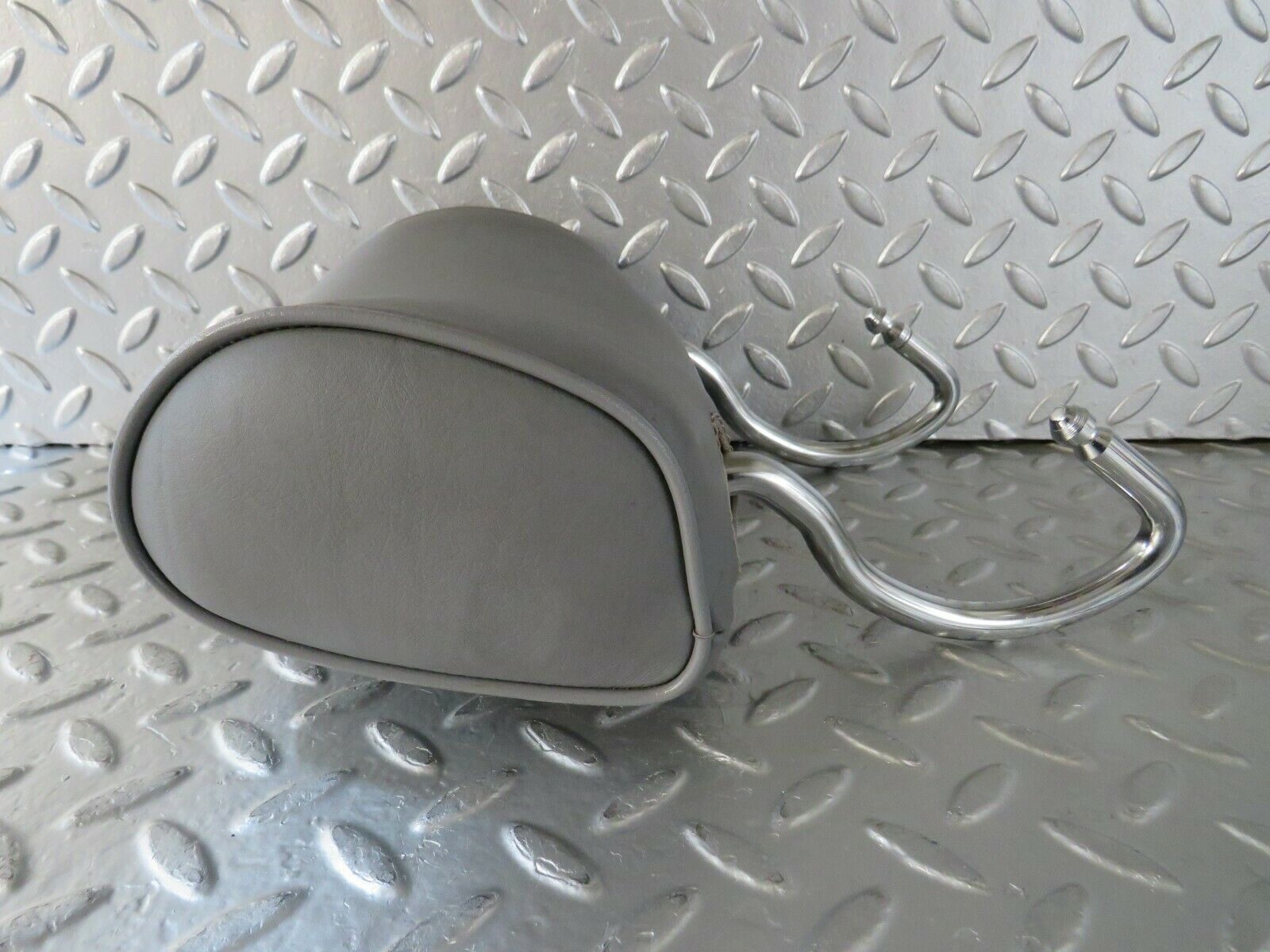 22510 Mercedes-Benz C124 E220 Coupe Coupe Rear Headrest Grey Leather