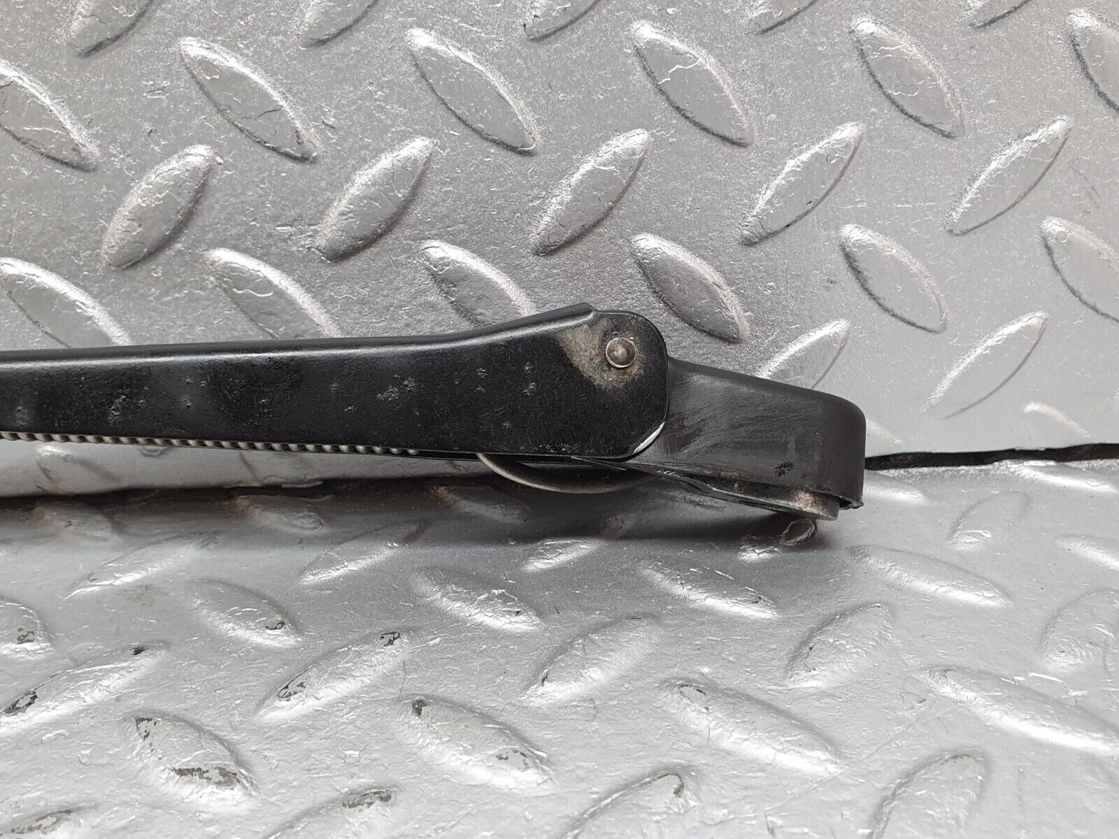 41208 Mercedes-Benz W126 300SE Windscreen Wiper Arm Right Side