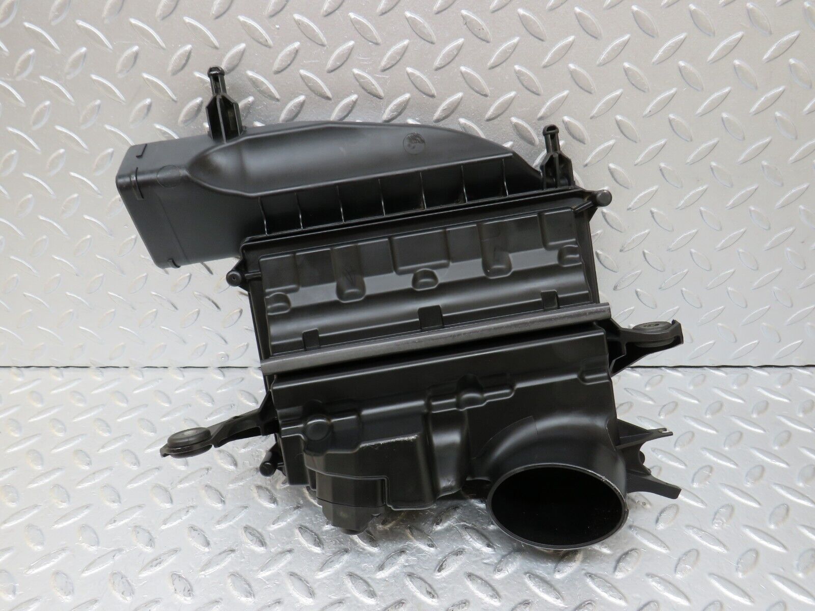 35116 Mercedes-Benz W221 Air Filter Box Housing 6420902101 0051535028