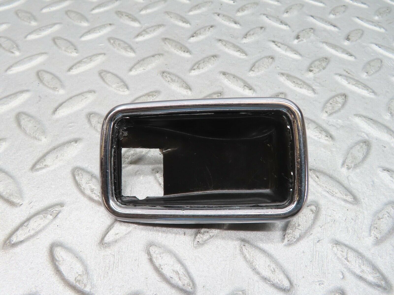 12265 Mercedes-Benz W108 280SE 3.5 Chrome Frame For Door Handle Left 1087660511