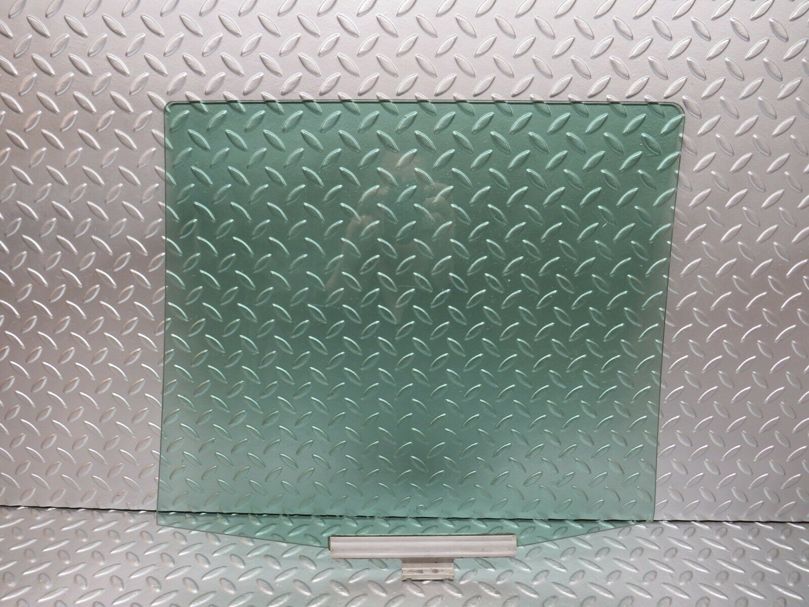 24437 Mercedes-Benz S124 220TE Wagon Rear Right Door Window Glass