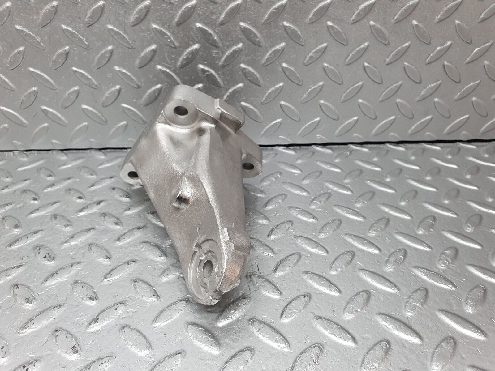 41448 Mercedes-Benz W124 200E Engine Mount Bracket Right Side 1022234204