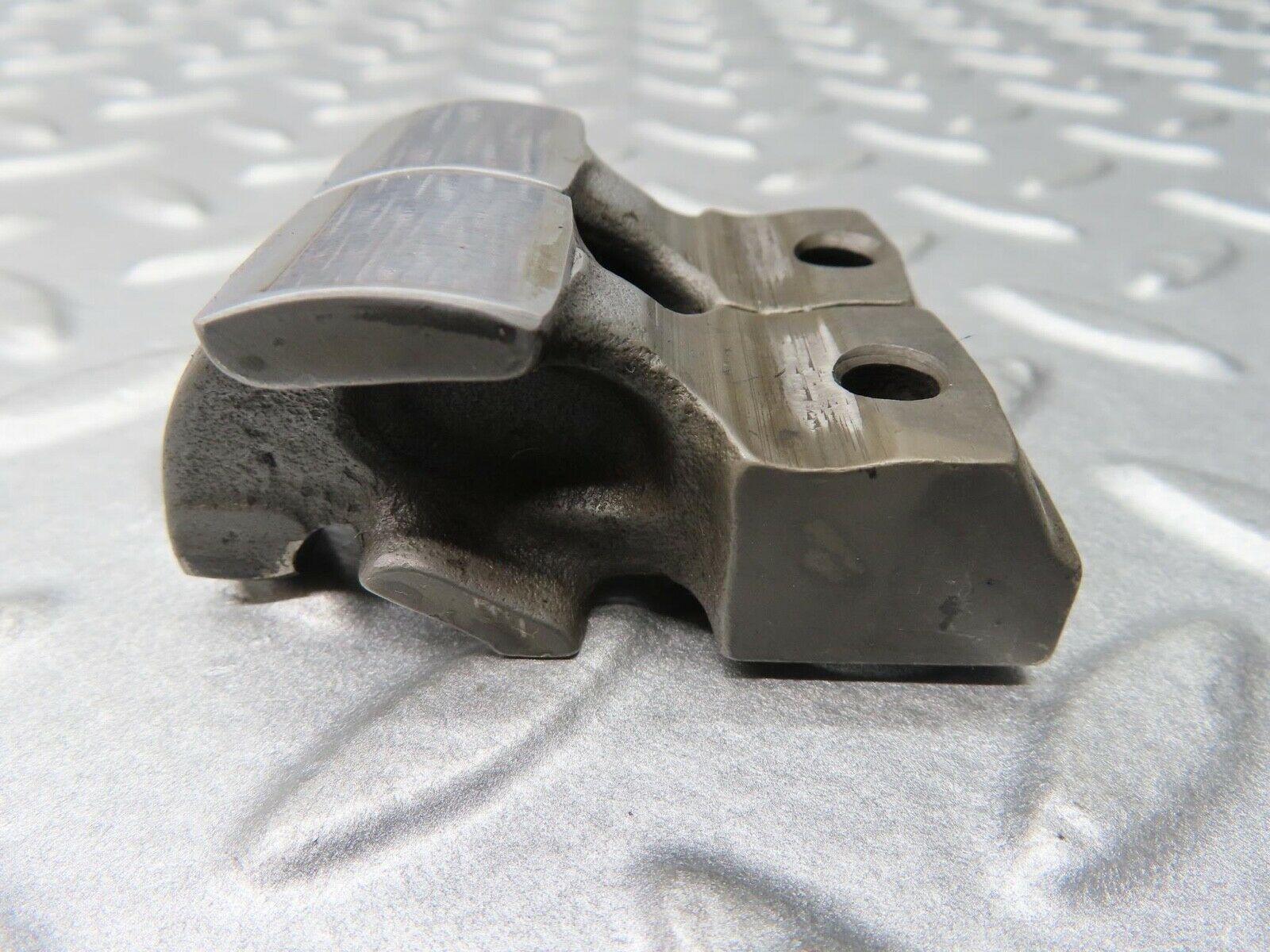 16563 Mercedes-Benz C107 350SLC Coupe Valve Rocker Arm With Retaining Spring