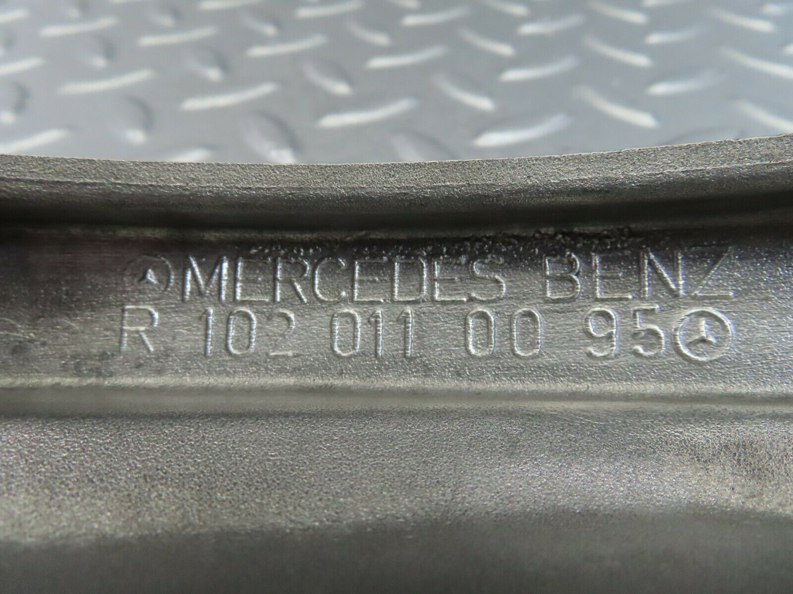 8834 Mercedes-Benz W123 Cover Oil Sump 1020110095