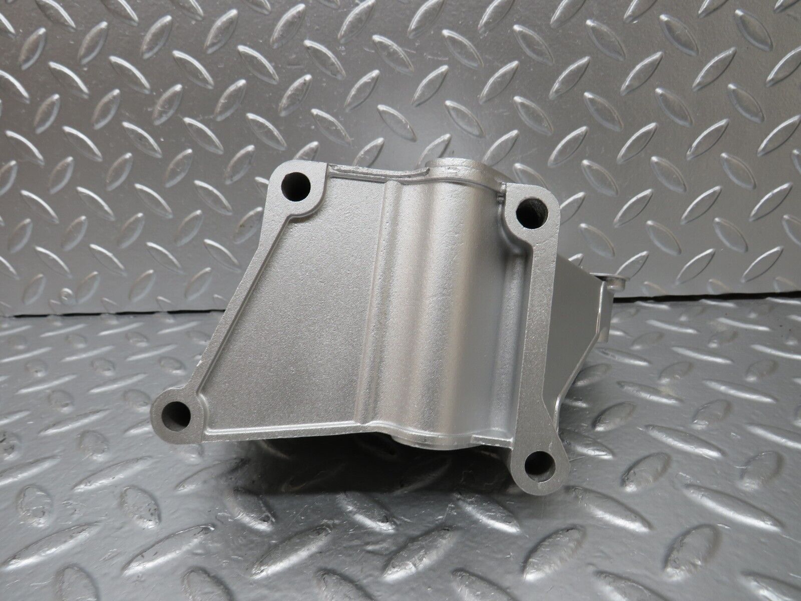 25489 Mercedes-Benz W123 200 Power Steering Pump Bracket 1234660241