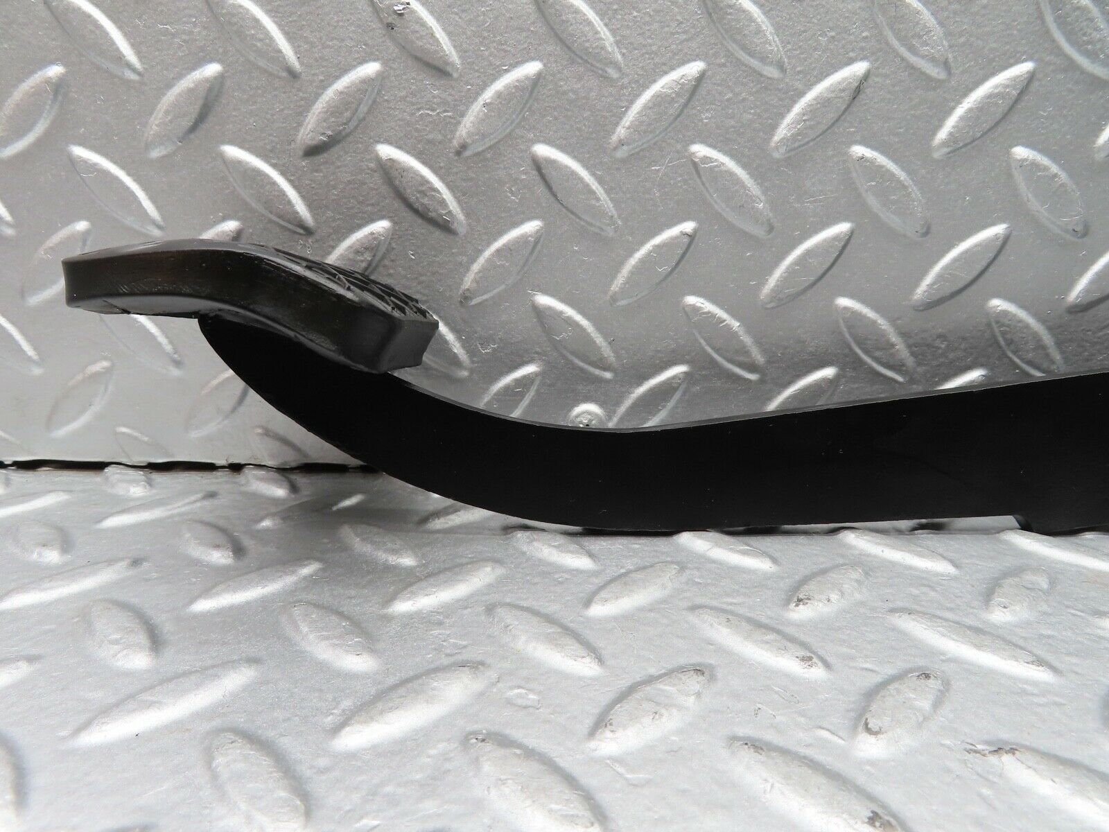 20871 Mercedes-Benz W114 250CE Coupe Brake Pedal With Rubber 1102910182