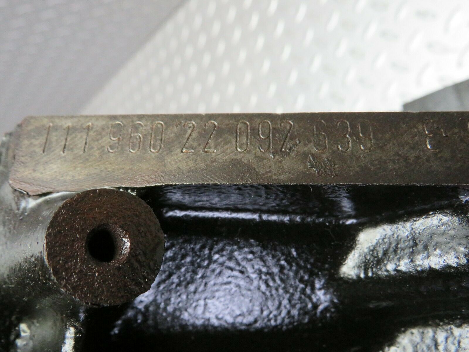 22642 Mercedes-Benz C124 E220 Coupe Engine Block 1110111201 M111.960