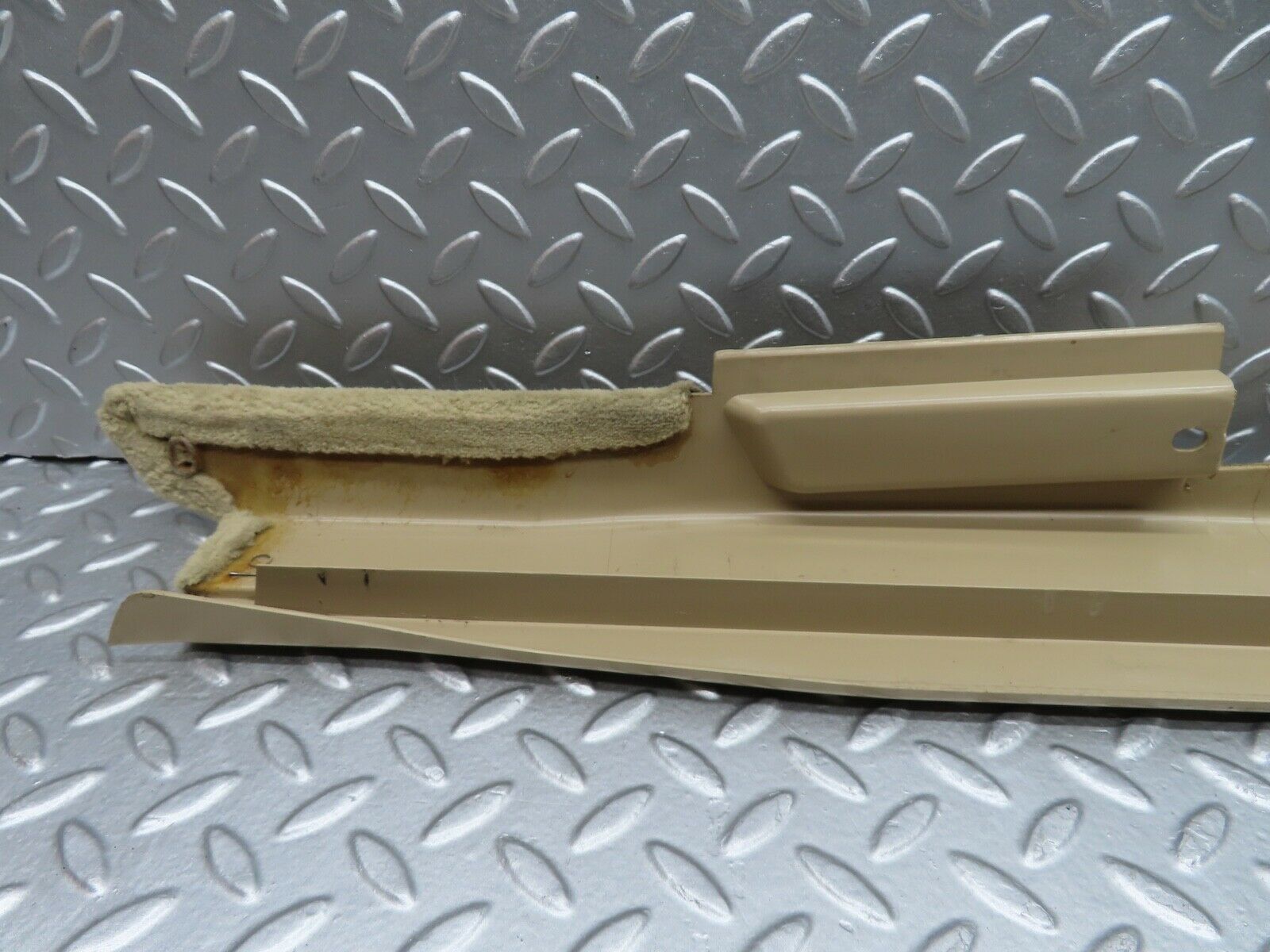 20017 Mercedes-Benz R129 300SL Coupe Right Door Sill Cover Cream 1296800235