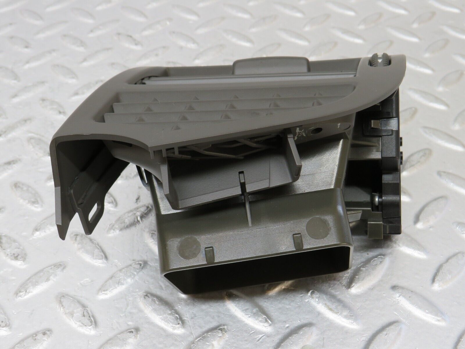 35193 Mercedes-Benz W221 Dash Air Vent Right Side 2218300254