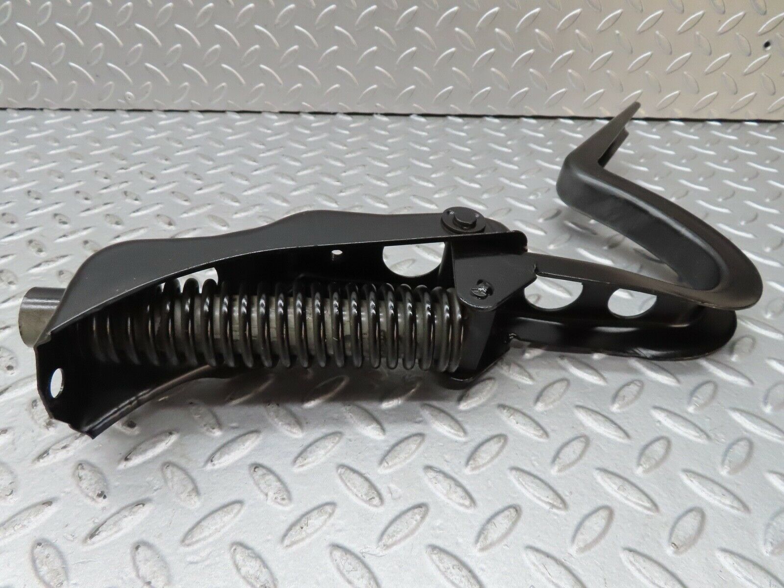 17604 Mercedes-Benz W116 450SEL Trunk Lid Hinge Right Side